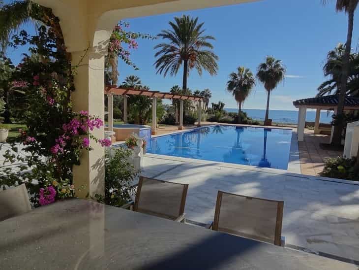 House in Estepona, Andalusia 10945039
