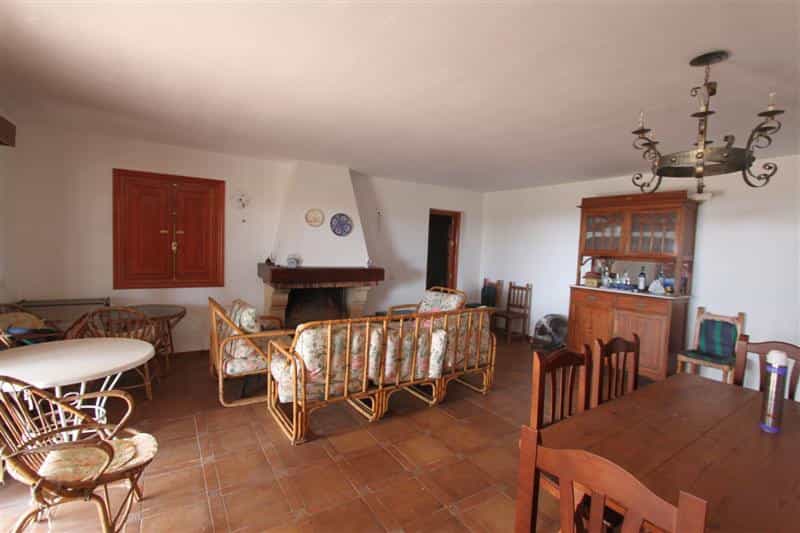 rumah dalam Estepona, Andalusia 10945048
