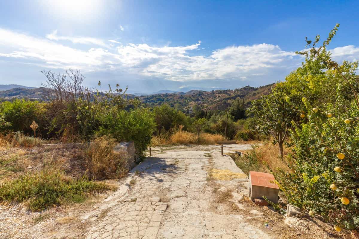 Land in Coin, Andalusia 10945059
