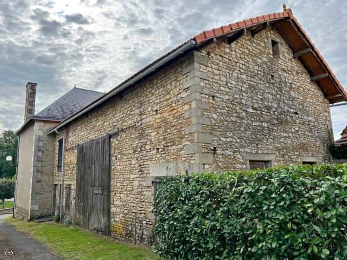 Rumah di Civray, Nouvelle-Aquitaine 10945290