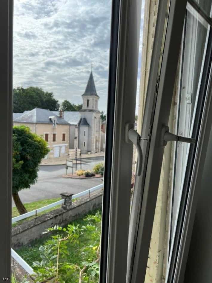 بيت في Civray, Nouvelle-Aquitaine 10945290
