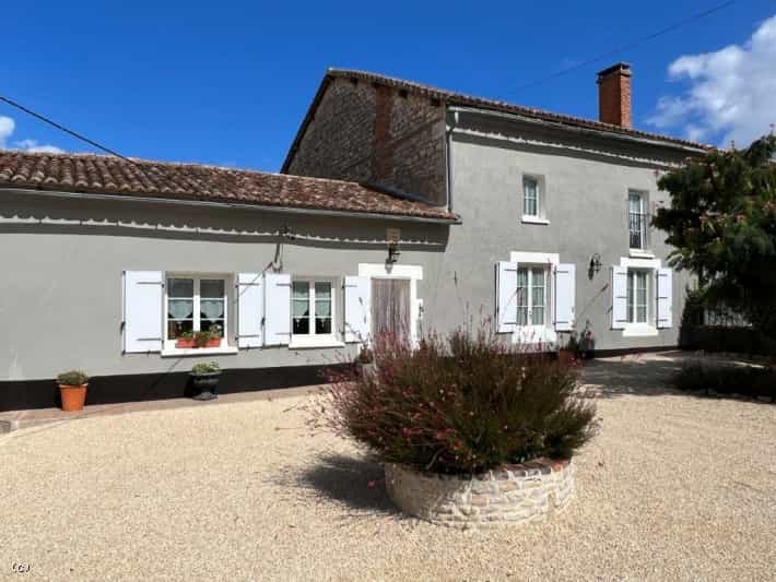 Hus i Civray, Nouvelle-Aquitaine 10945329