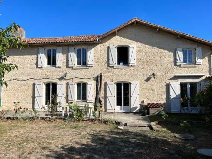 House in Ruffec, Nouvelle-Aquitaine 10945336