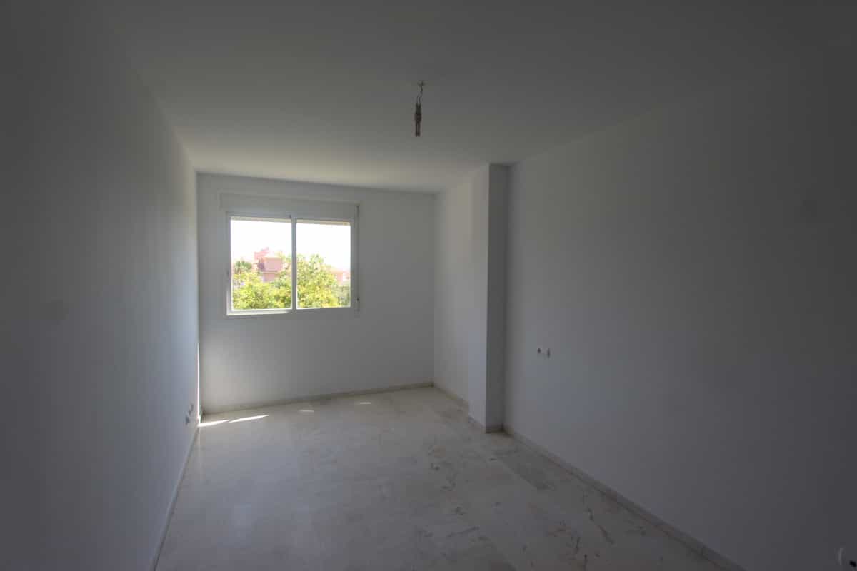 公寓 在 Estepona, Andalusia 10945511