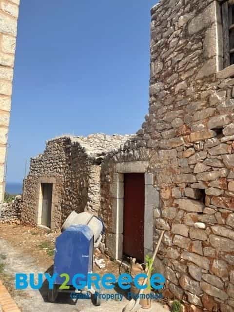 Condominium dans Pyrgos Dirou,  10945764