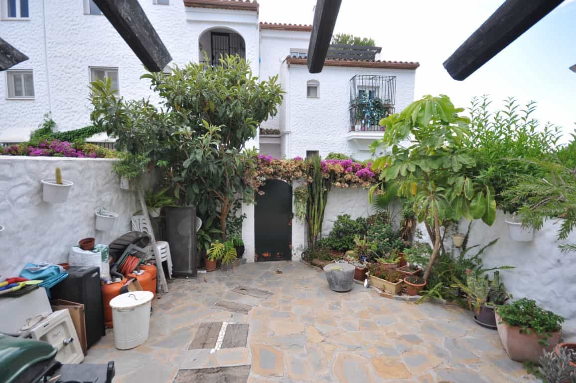 rumah dalam Estepona, Andalusia 10945768