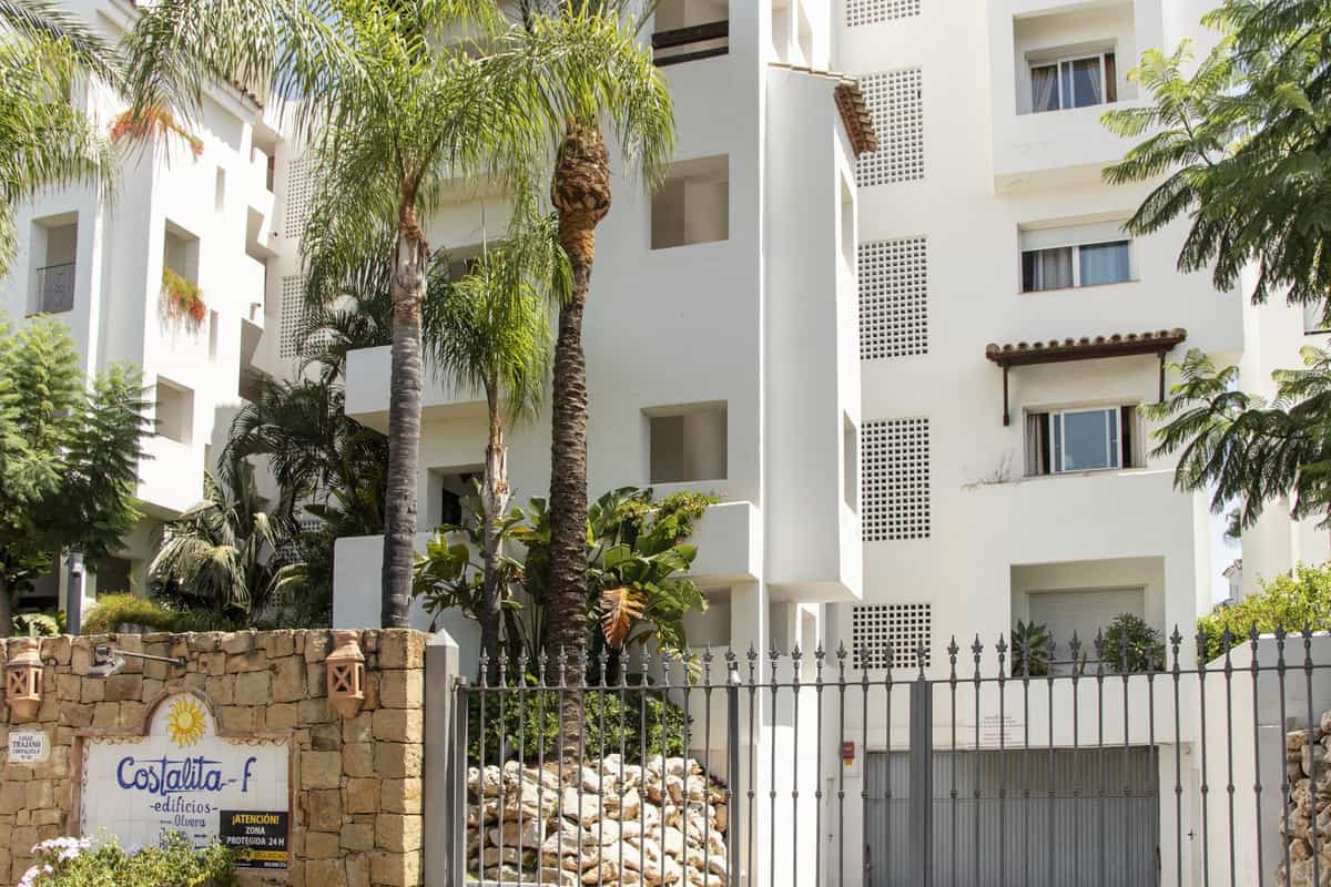 公寓 在 Estepona, Andalucía 10946046