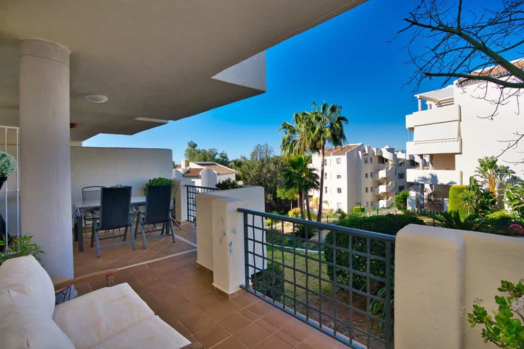 Condominium in Marbella, Andalucía 10946091