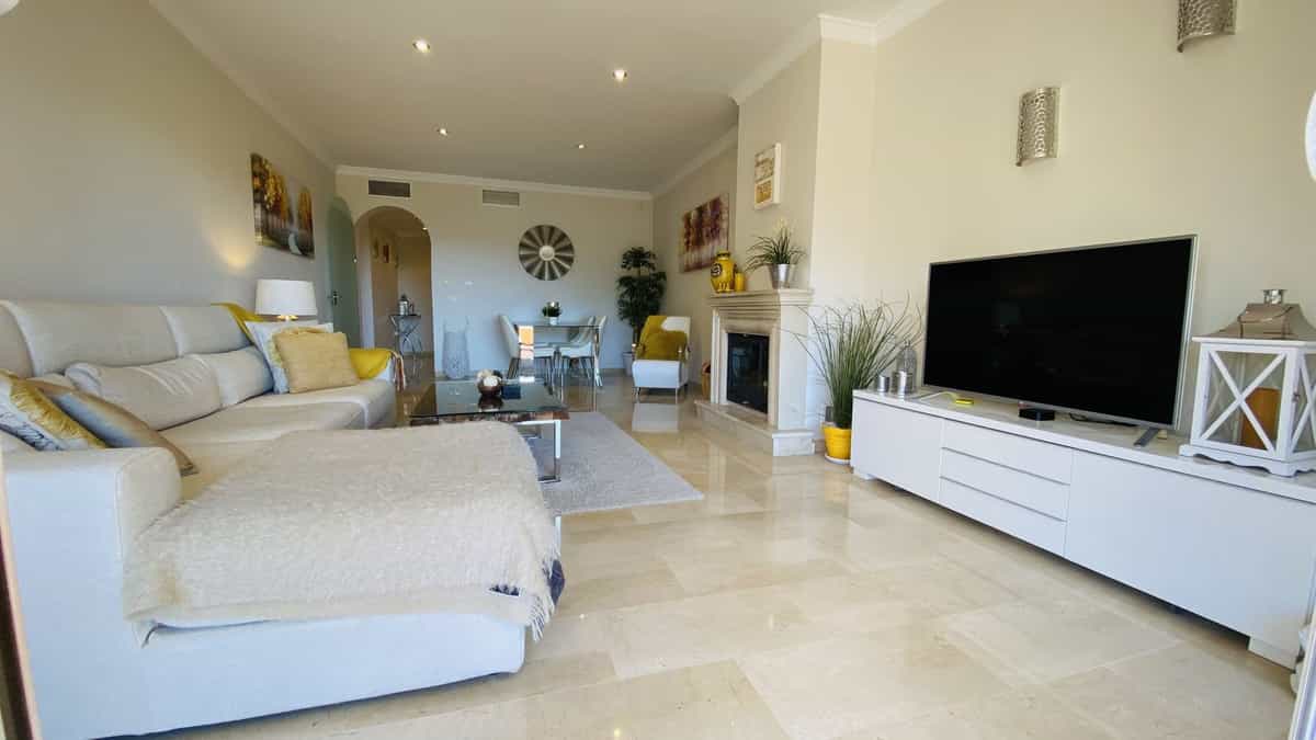 Condominium in Marbella, Andalucía 10946143