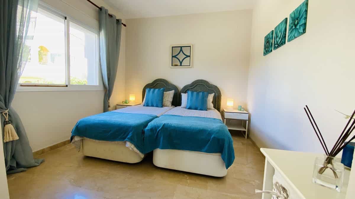 Condominium in Marbella, Andalucía 10946143