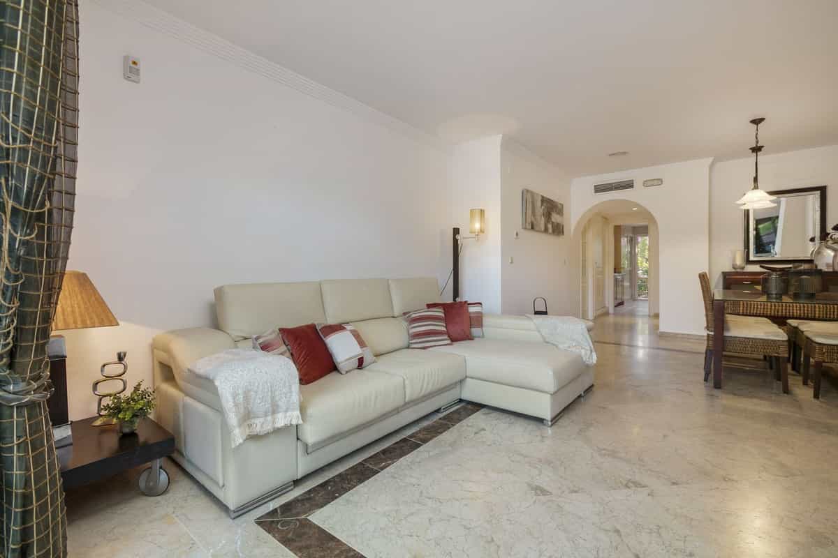 公寓 在 Marbella, Andalucía 10946681