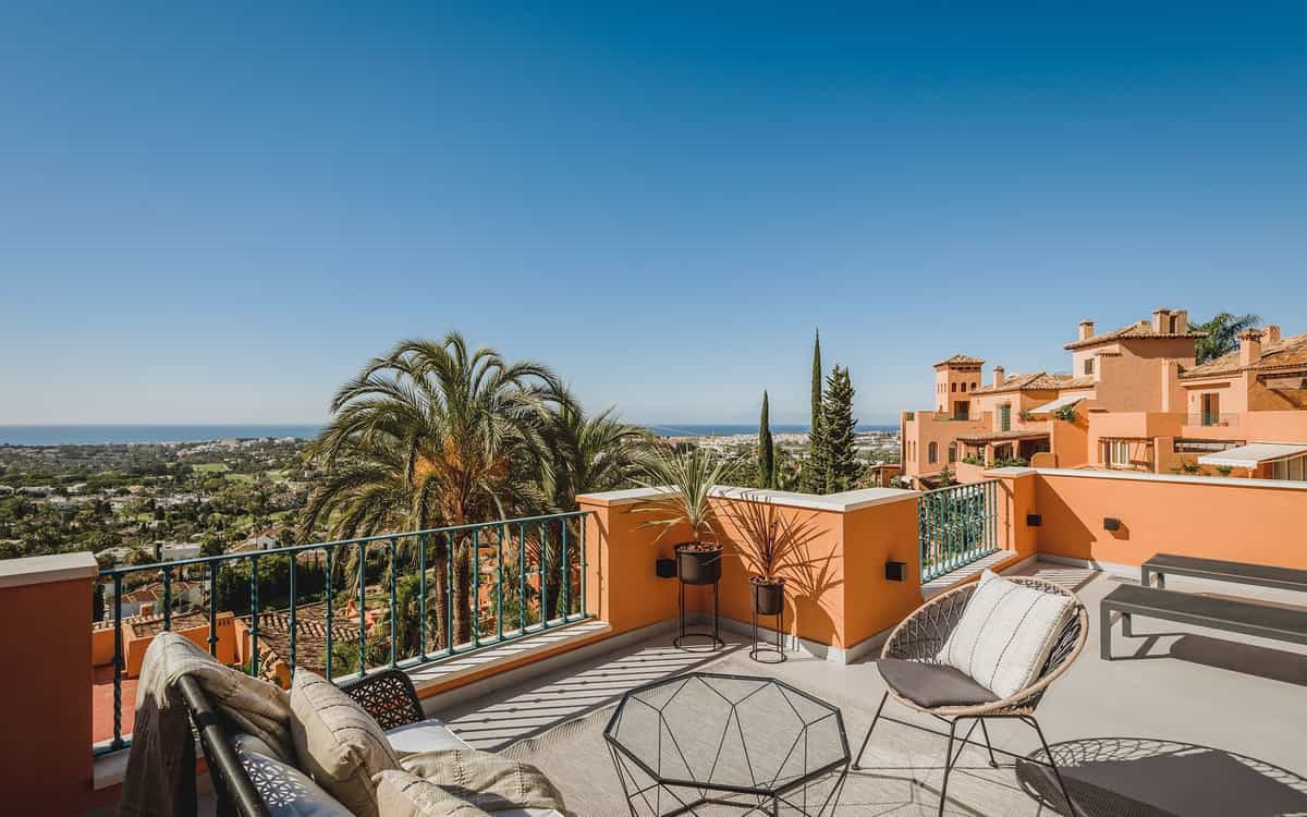 Condominium in Marbella, Andalucía 10946853