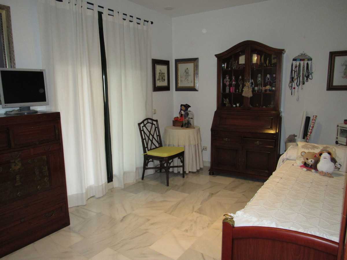 Condominium in Marbella, Andalucía 10947042