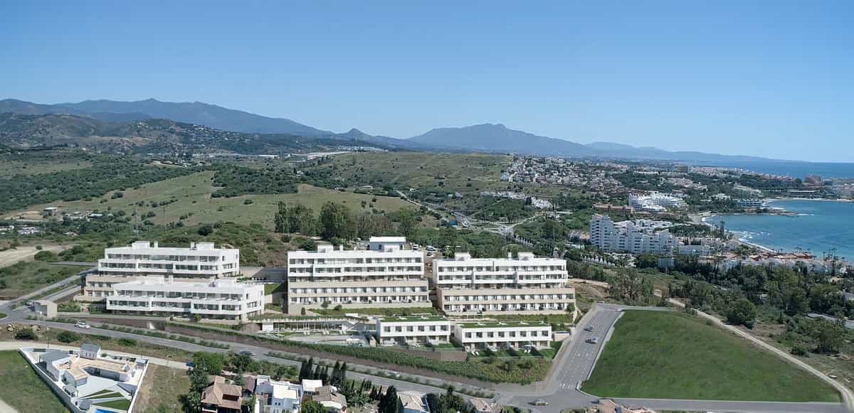 Condominium in Estepona, Andalusia 10947467