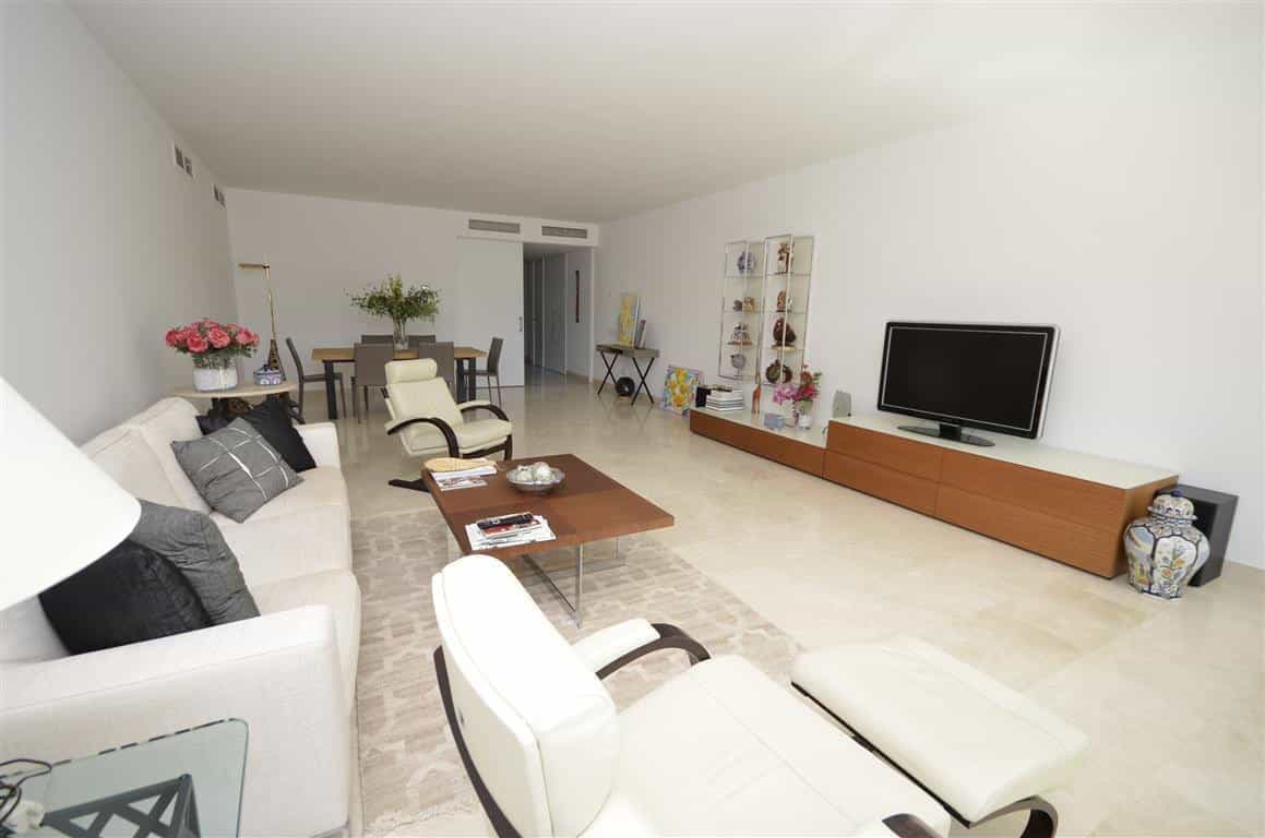 Condominium in Guadiaro, Andalusië 10947561