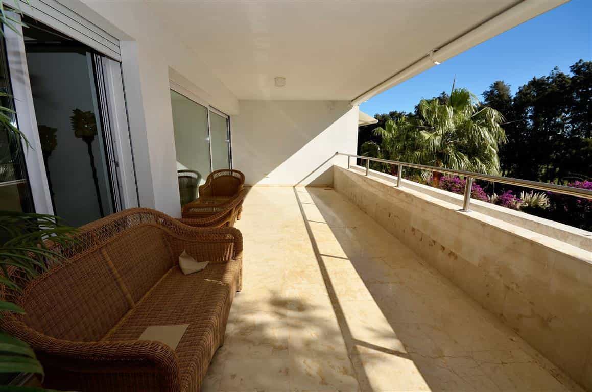 Condominium in San Roque, Andalucía 10947561