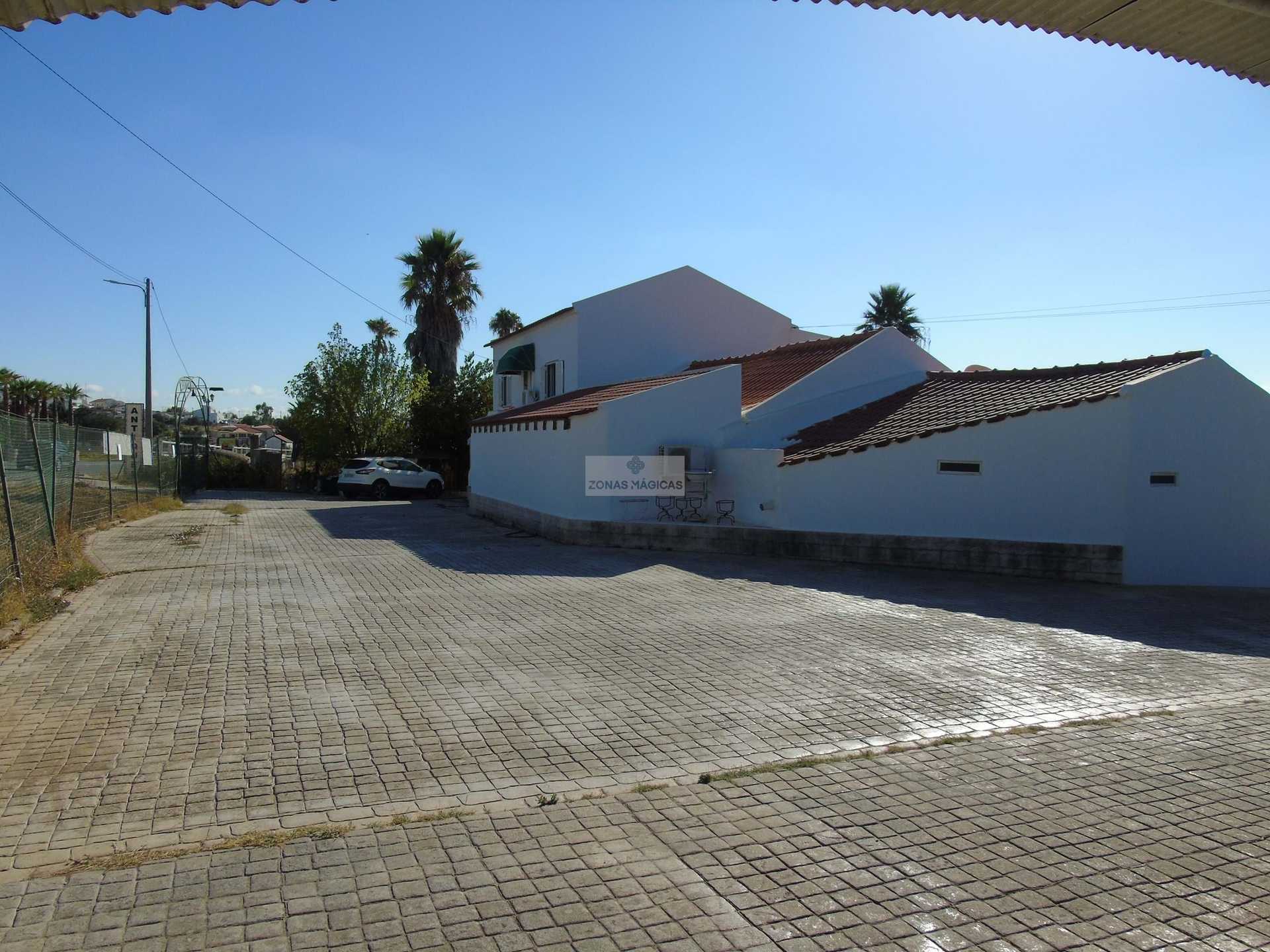House in Mexilhoeira Grande, Faro 10947714