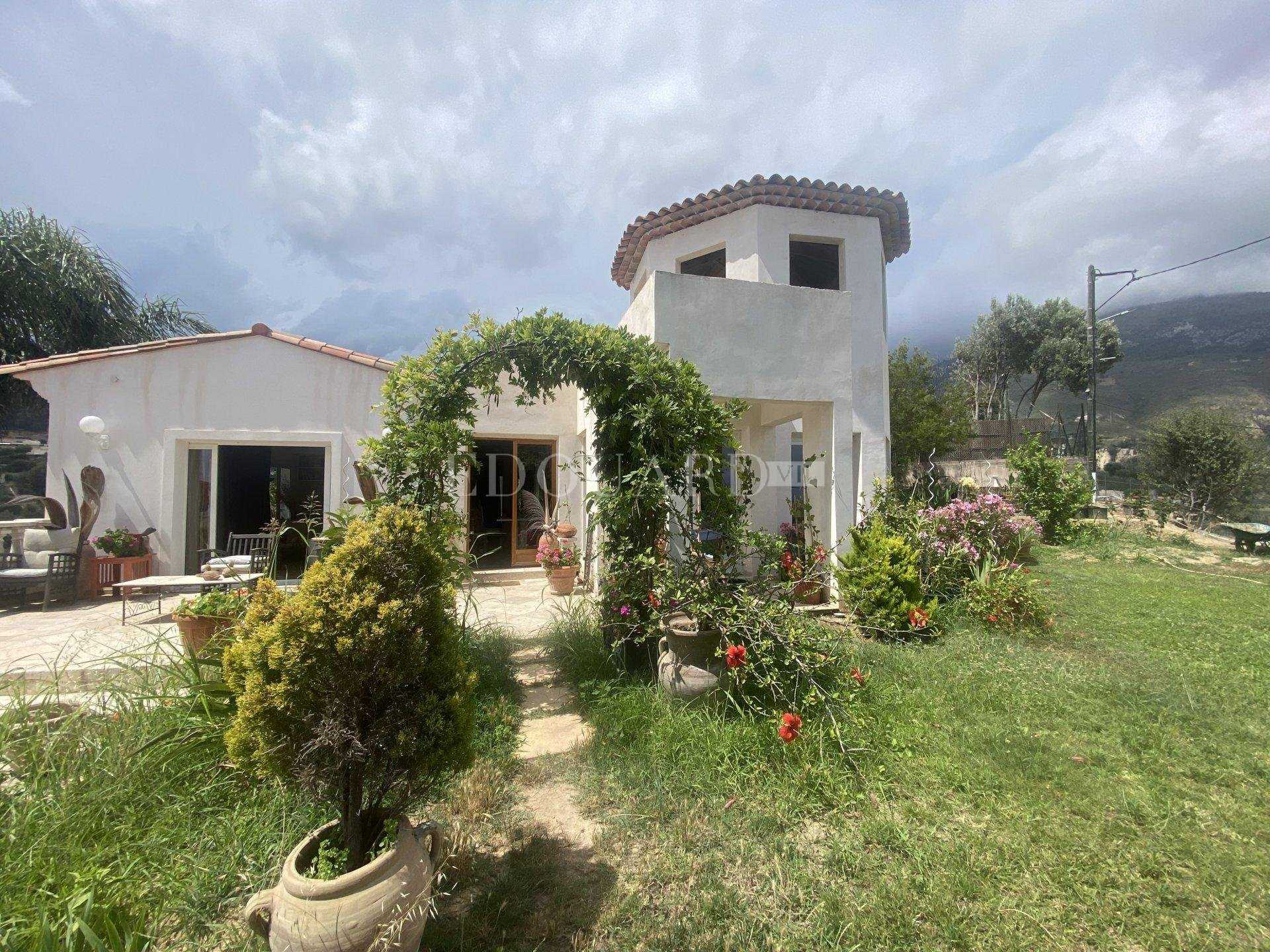 Condominium in Menton, Provence-Alpes-Cote d'Azur 10947844