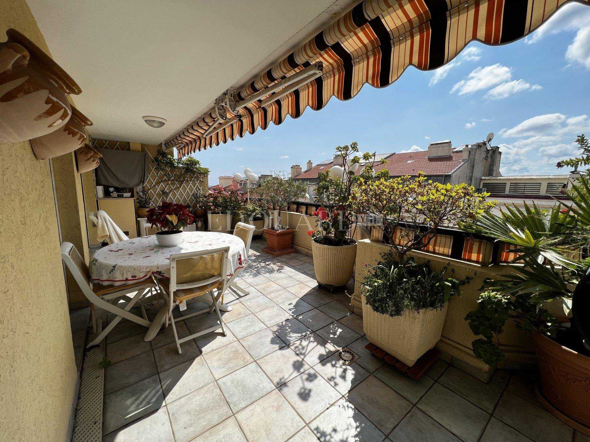 Condominium in Menton, Provence-Alpes-Cote d'Azur 10947845