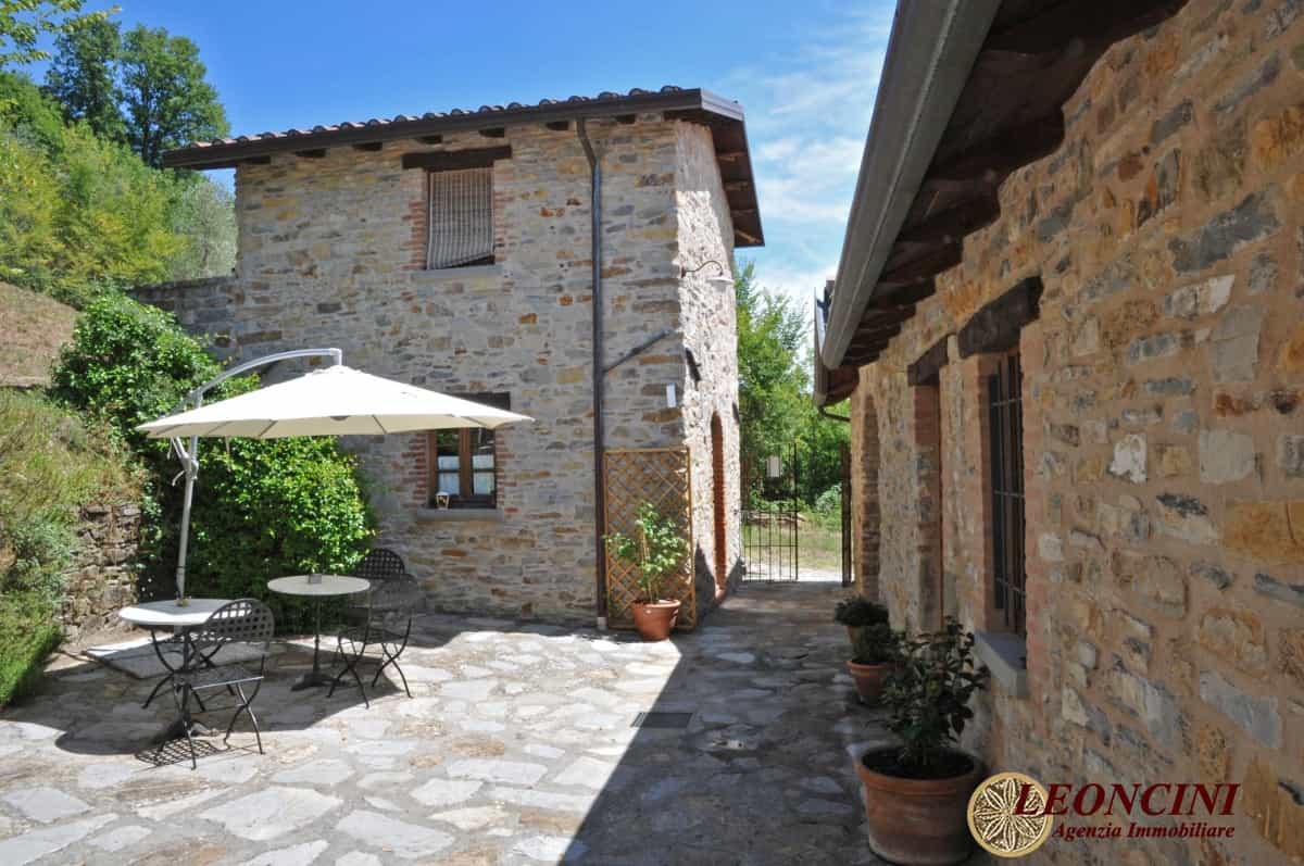 House in Fivizzano, Tuscany 10947874