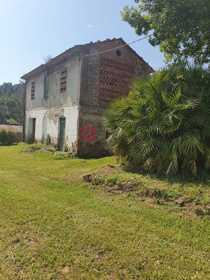 House in Lammari, Tuscany 10947887
