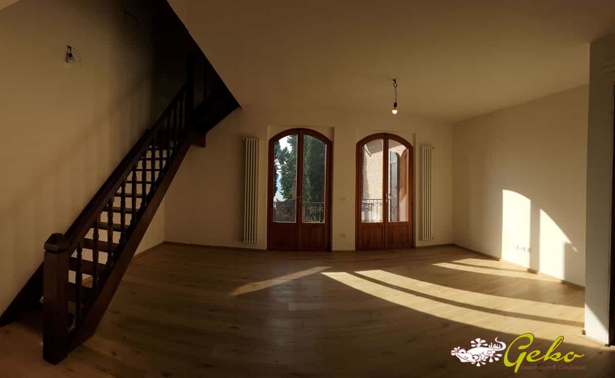 House in San Gimignano, Tuscany 10947890