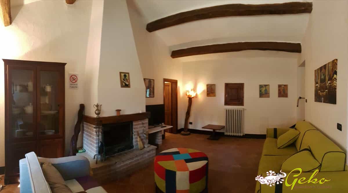 House in San Gimignano, Tuscany 10947893