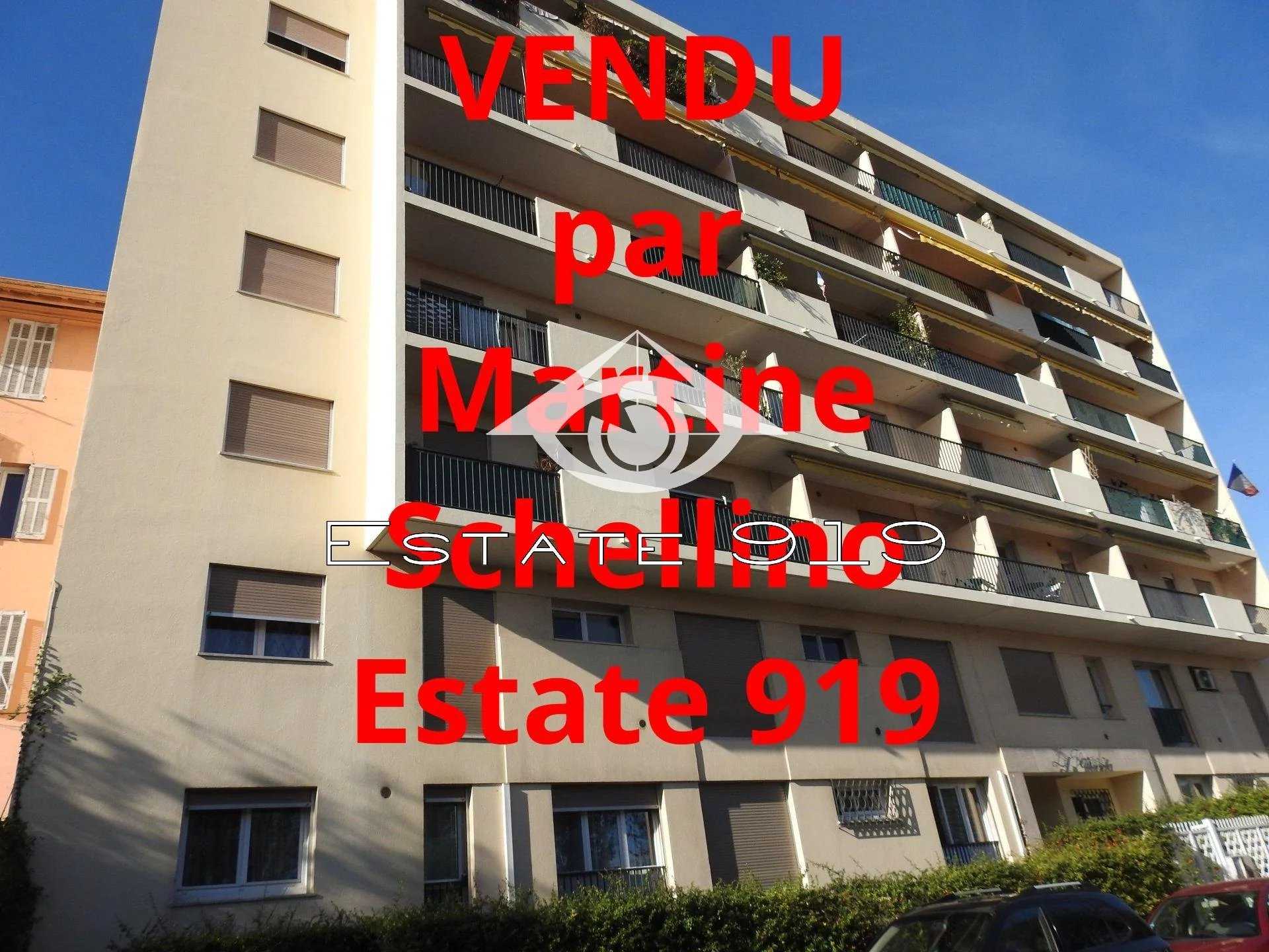 Condominium in Grasse, Provence-Alpes-Cote d'Azur 10951163