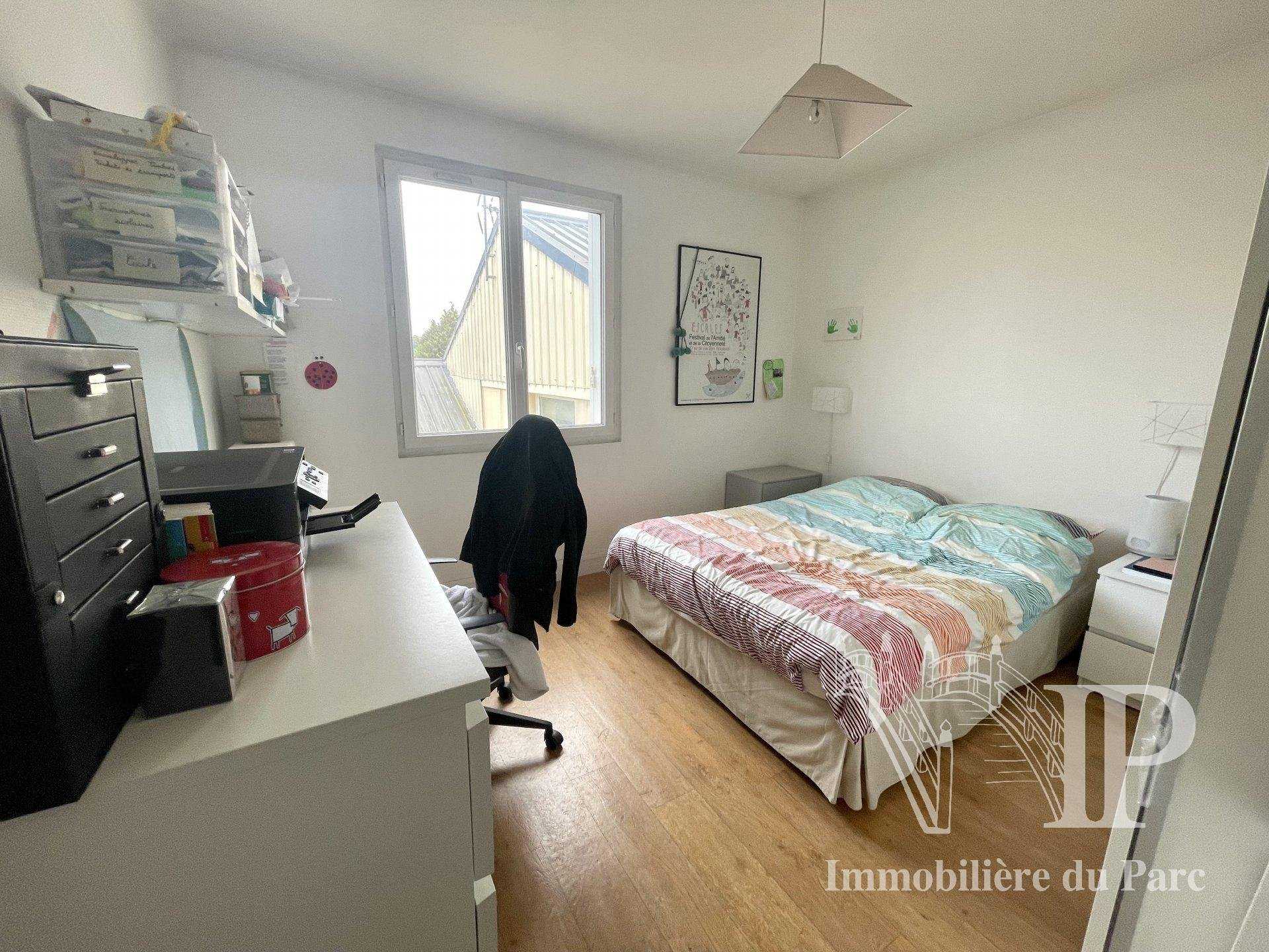 Condominium in Houilles, Ile-de-France 10951243