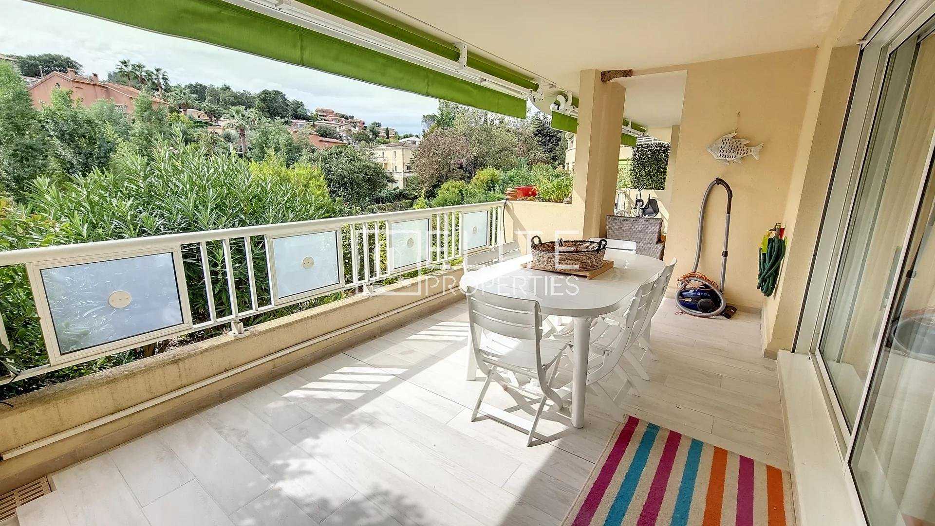 Condominium in Mandelieu-la-Napoule, Provence-Alpes-Cote d'Azur 10951252