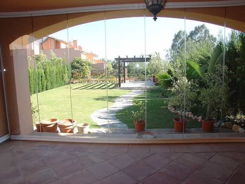 多个房子 在 Estepona, Andalucía 10951263