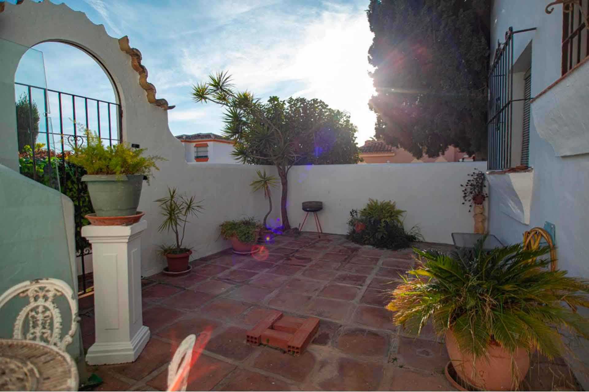 Useita taloja sisään Marbella, Andalusia 10951398