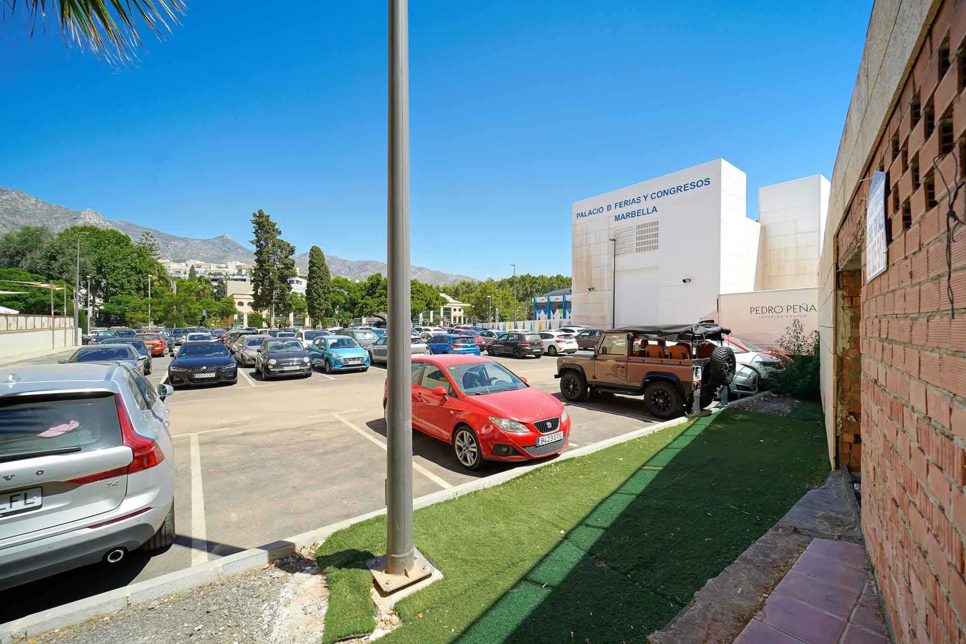 Retail in Marbella, Andalusia 10951443