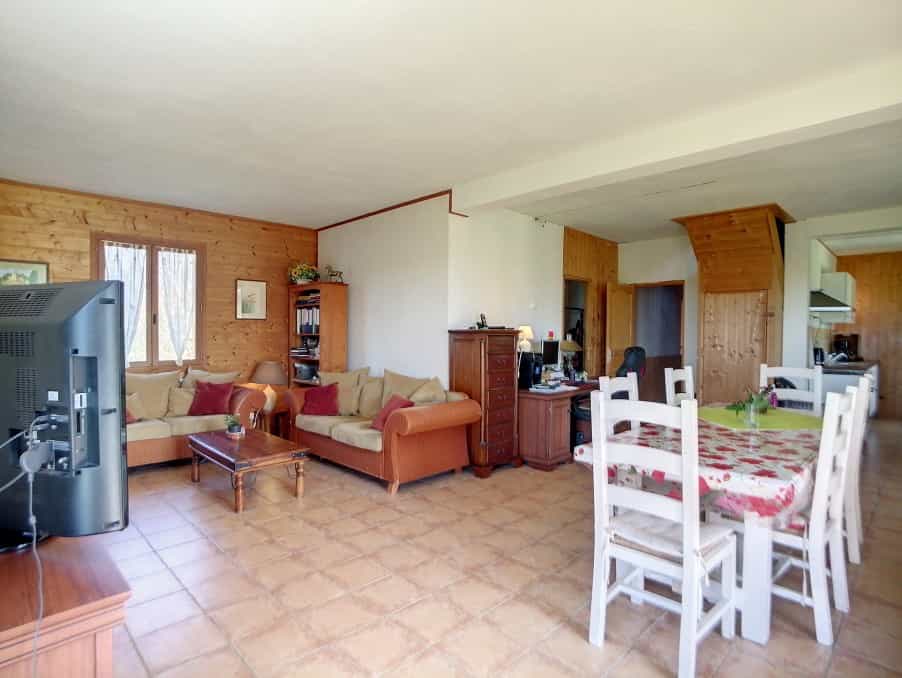 σπίτι σε Meyrals, Nouvelle-Aquitaine 10952587