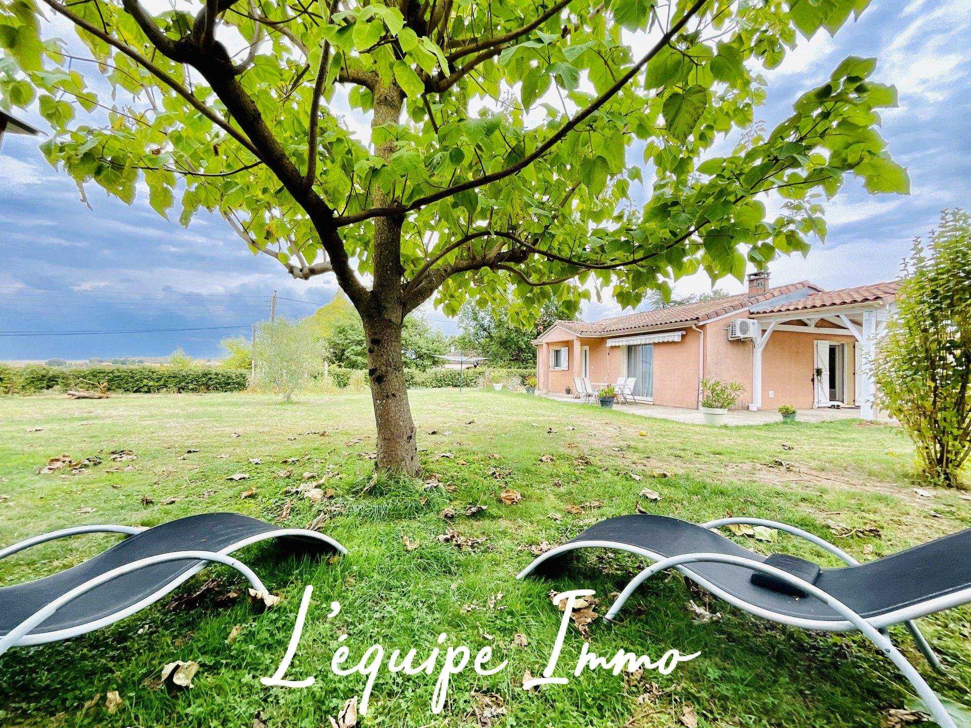 House in Blere, Centre-Val de Loire 10953033