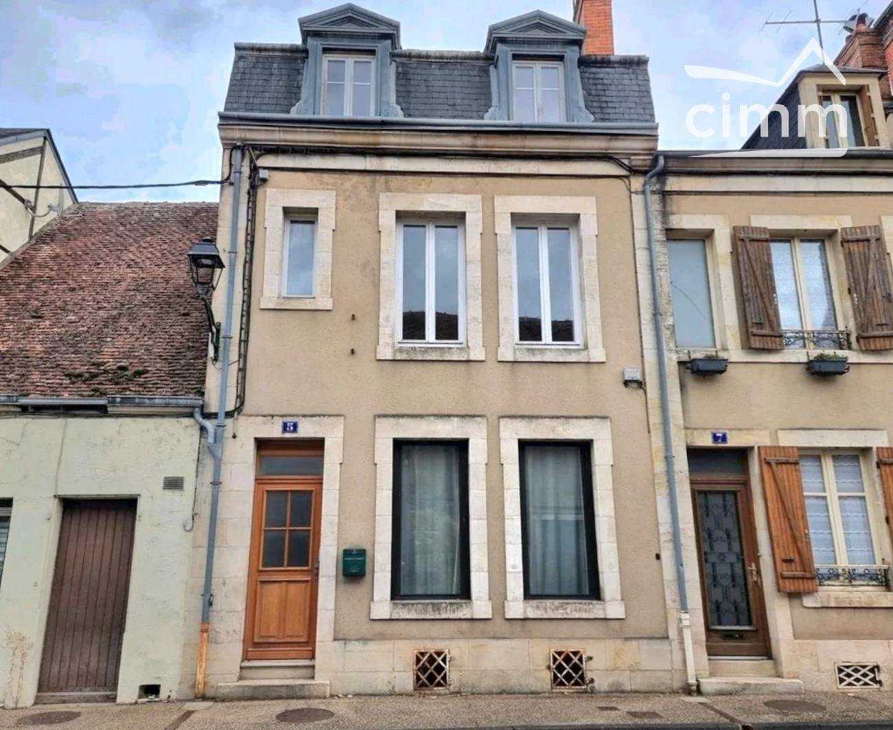 Pelbagai Rumah dalam Saint-Amand-Montrond, Pusat-Val de Loire 10953046