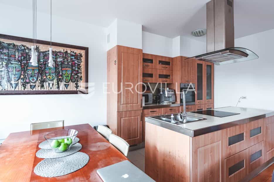 Condominium in Zagreb,  10953208