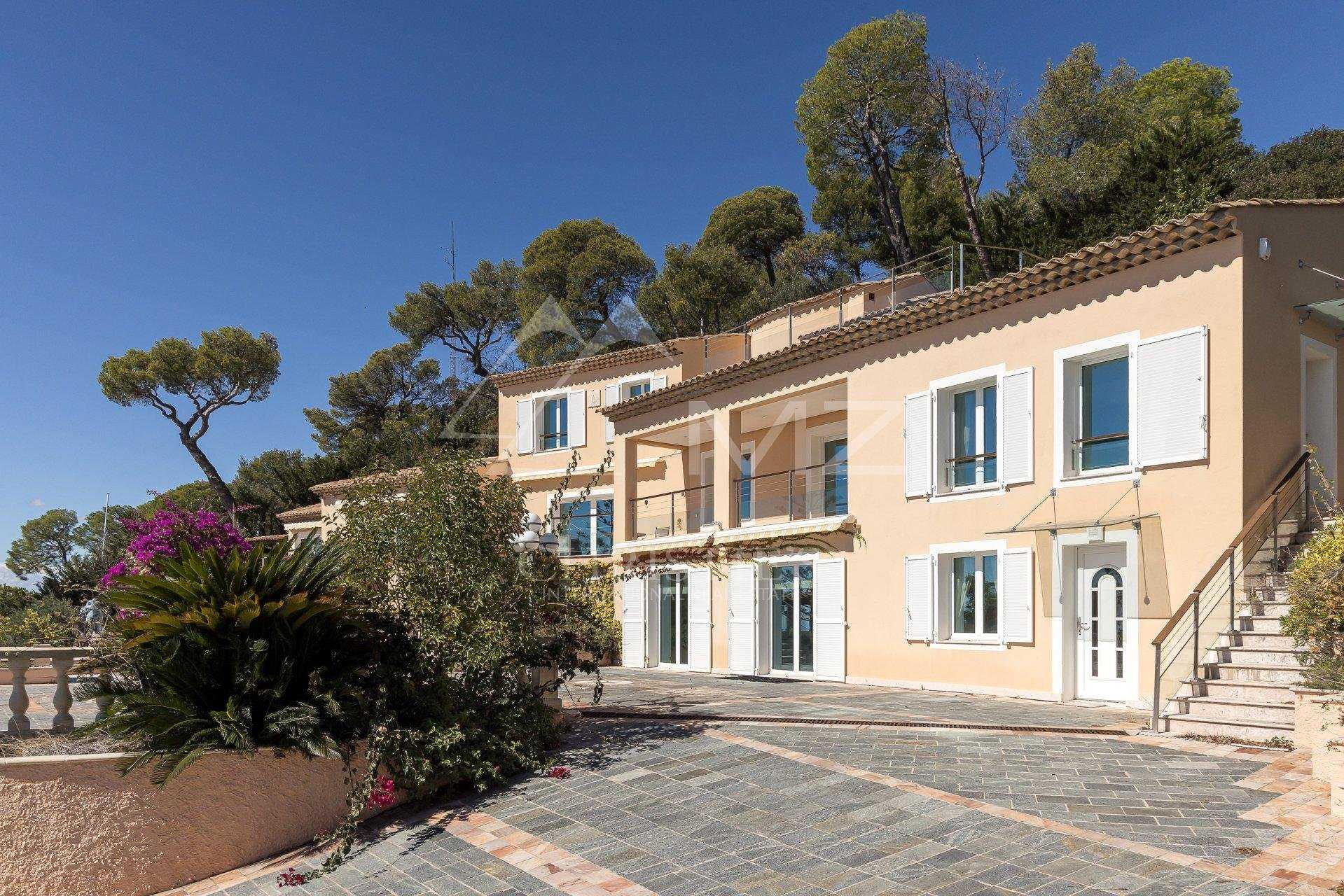 Hus i Villefranche-sur-Mer, Provence-Alpes-Cote d'Azur 10954216