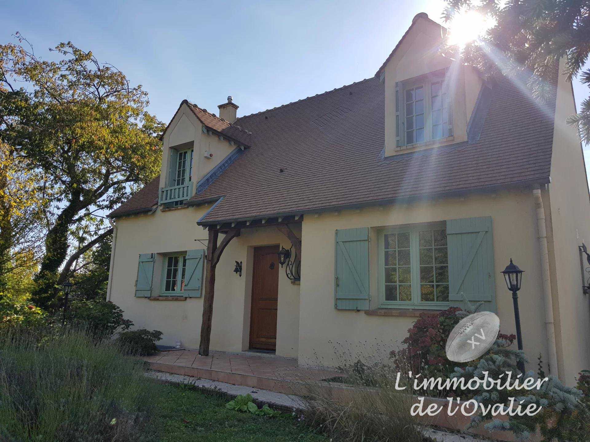 House in Le Menil, Ile-de-France 10954220