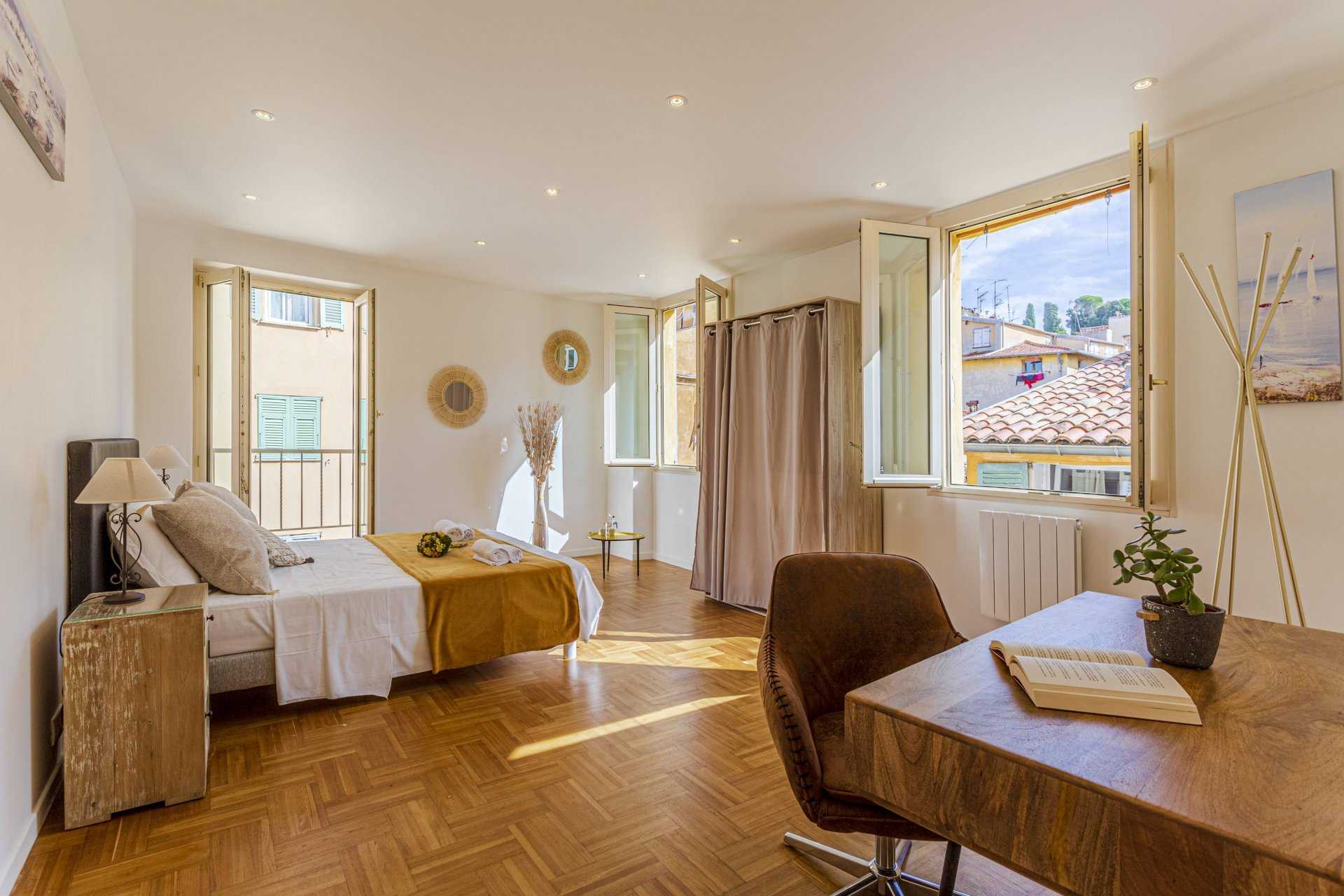 Condominium in Nice, Alpes-Maritimes 10954231