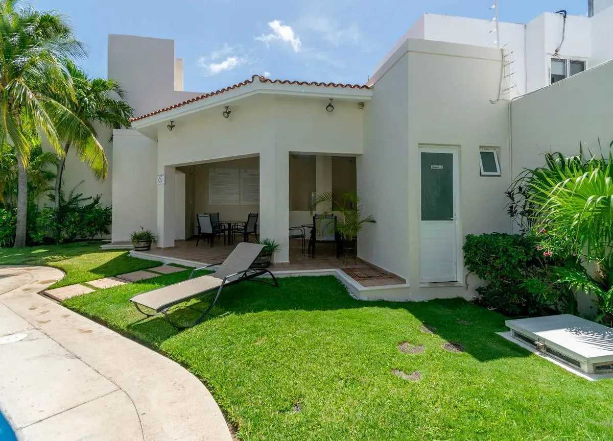 House in Cancun, 42 Avenida Tikal 10954265