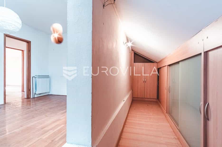 公寓 在 Zagreb,  10954306