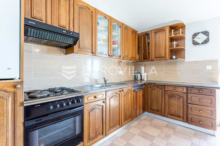 Condominium in Krilo, Splitsko-Dalmatinska Zupanija 10954307