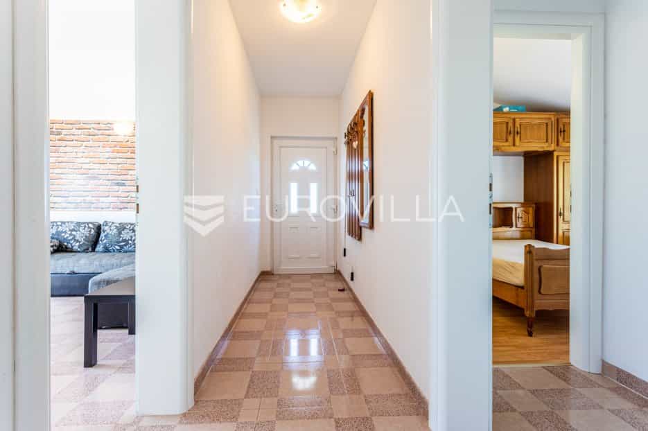 Condominium in Krilo, Splitsko-Dalmatinska Zupanija 10954307