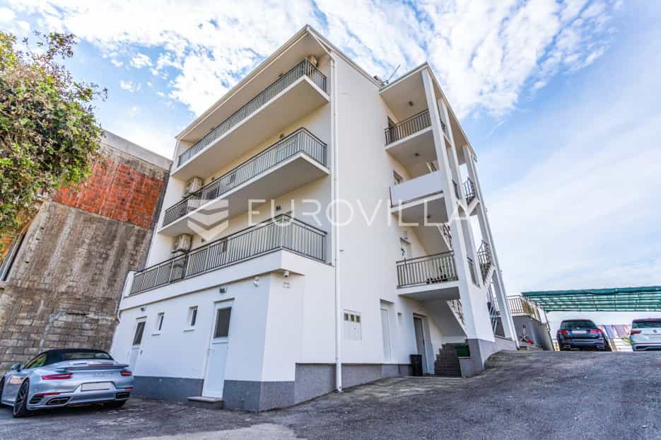 Condominium in Jesenice, Splitsko-dalmatinska županija 10954317