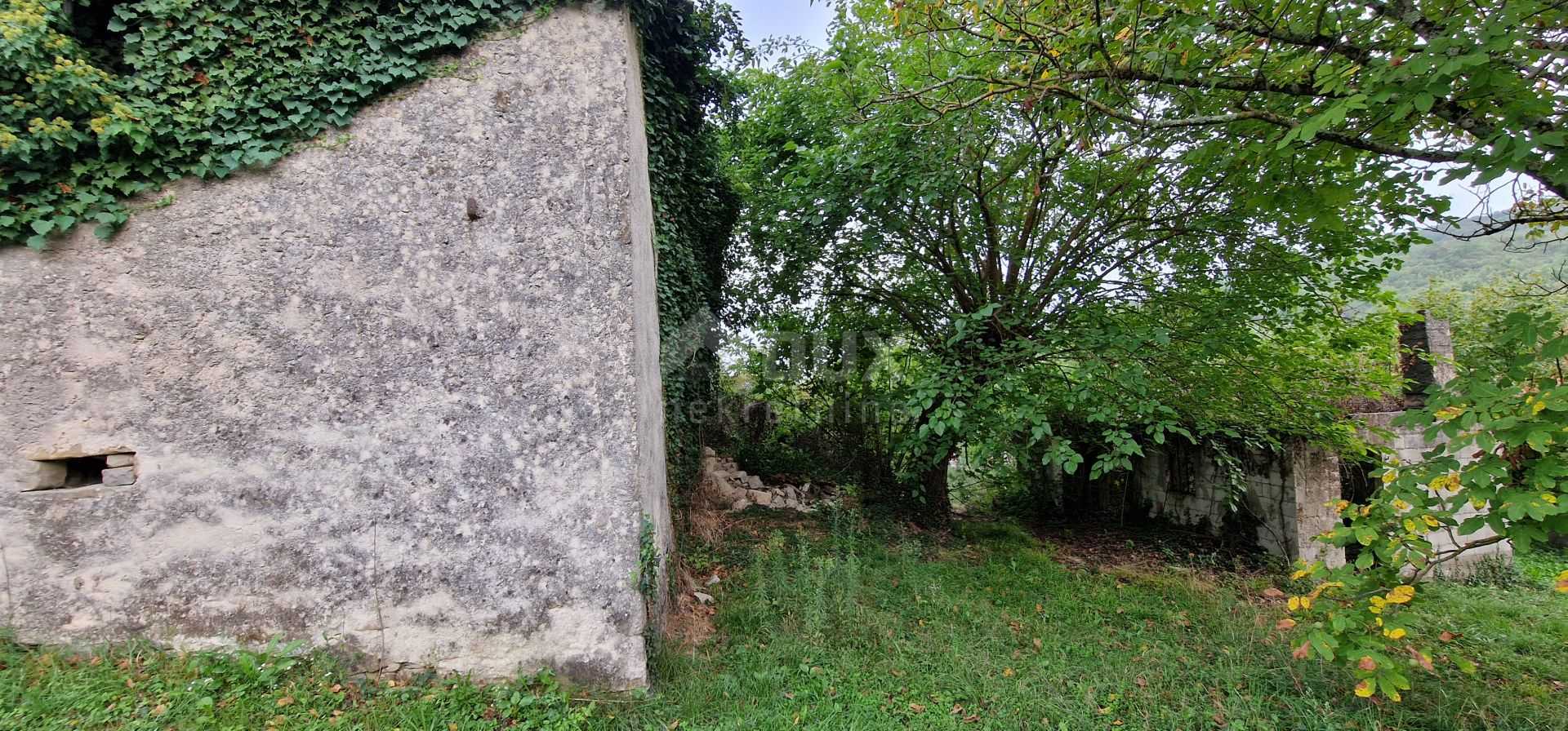 土地 在 Gračišće, Istria County 10954921