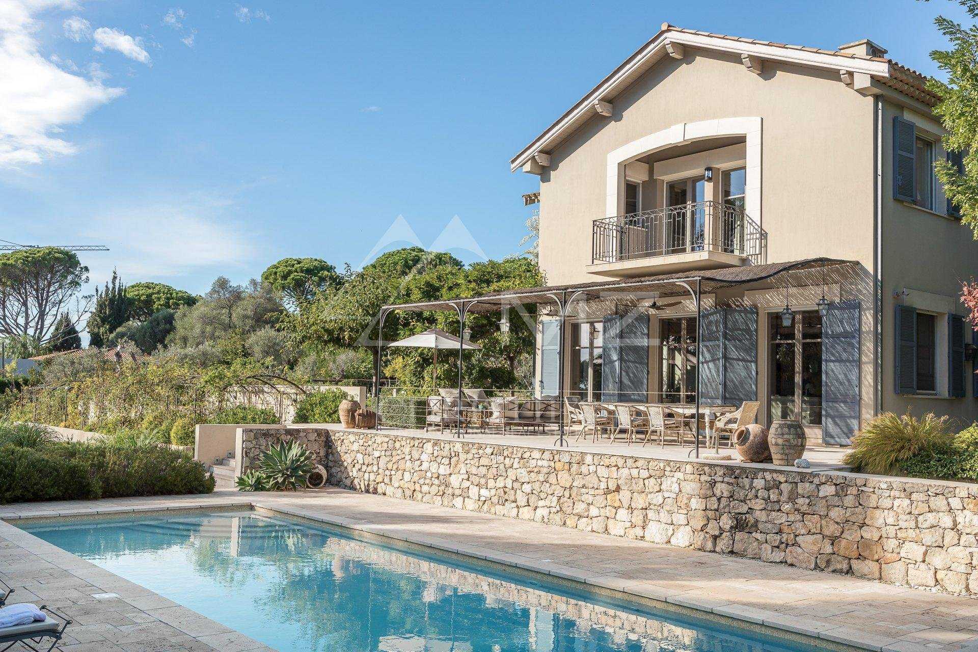 жилой дом в Antibes, Provence-Alpes-Cote d'Azur 10956084