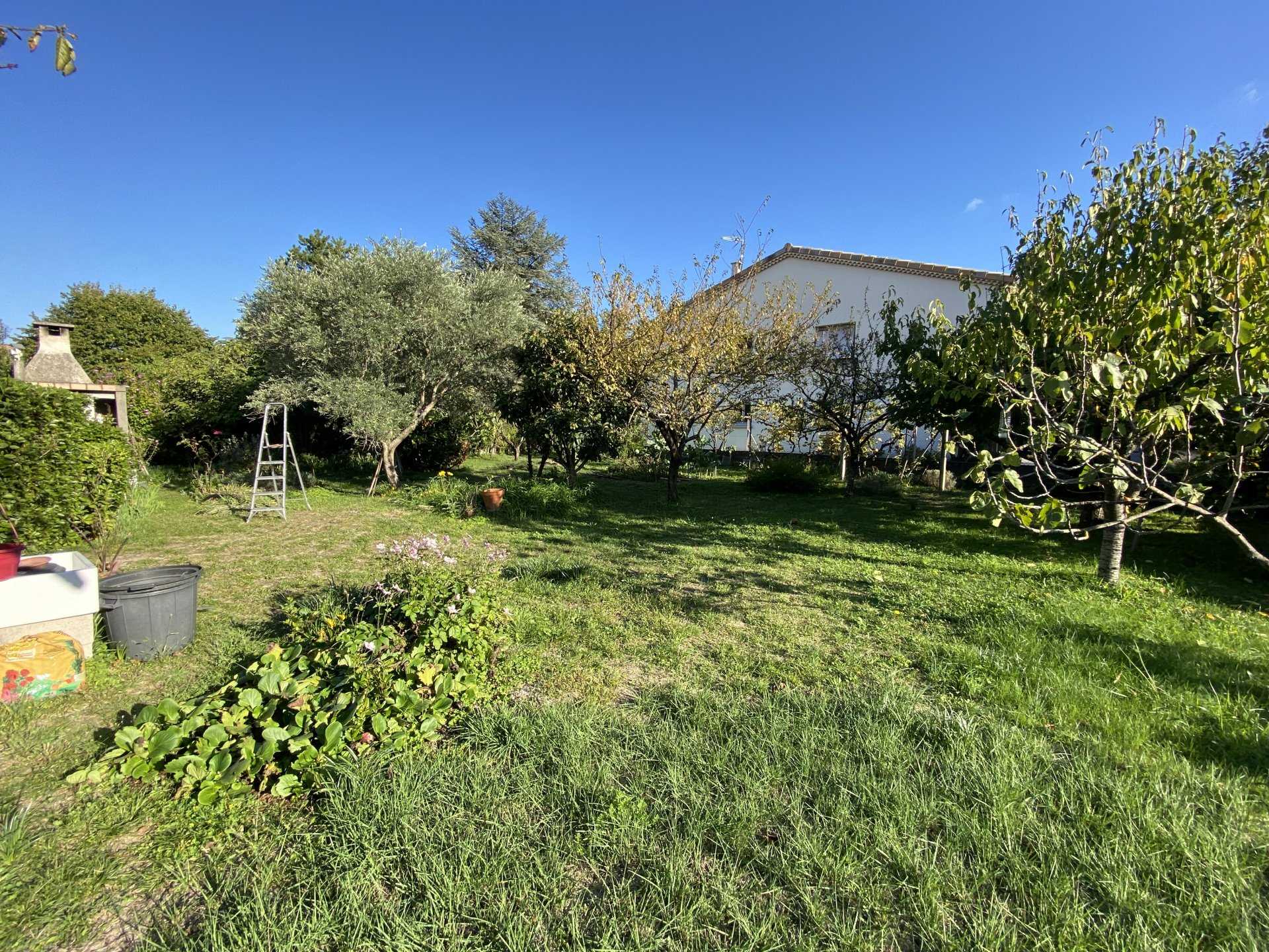 rumah dalam Montélimar, Drôme 10956088