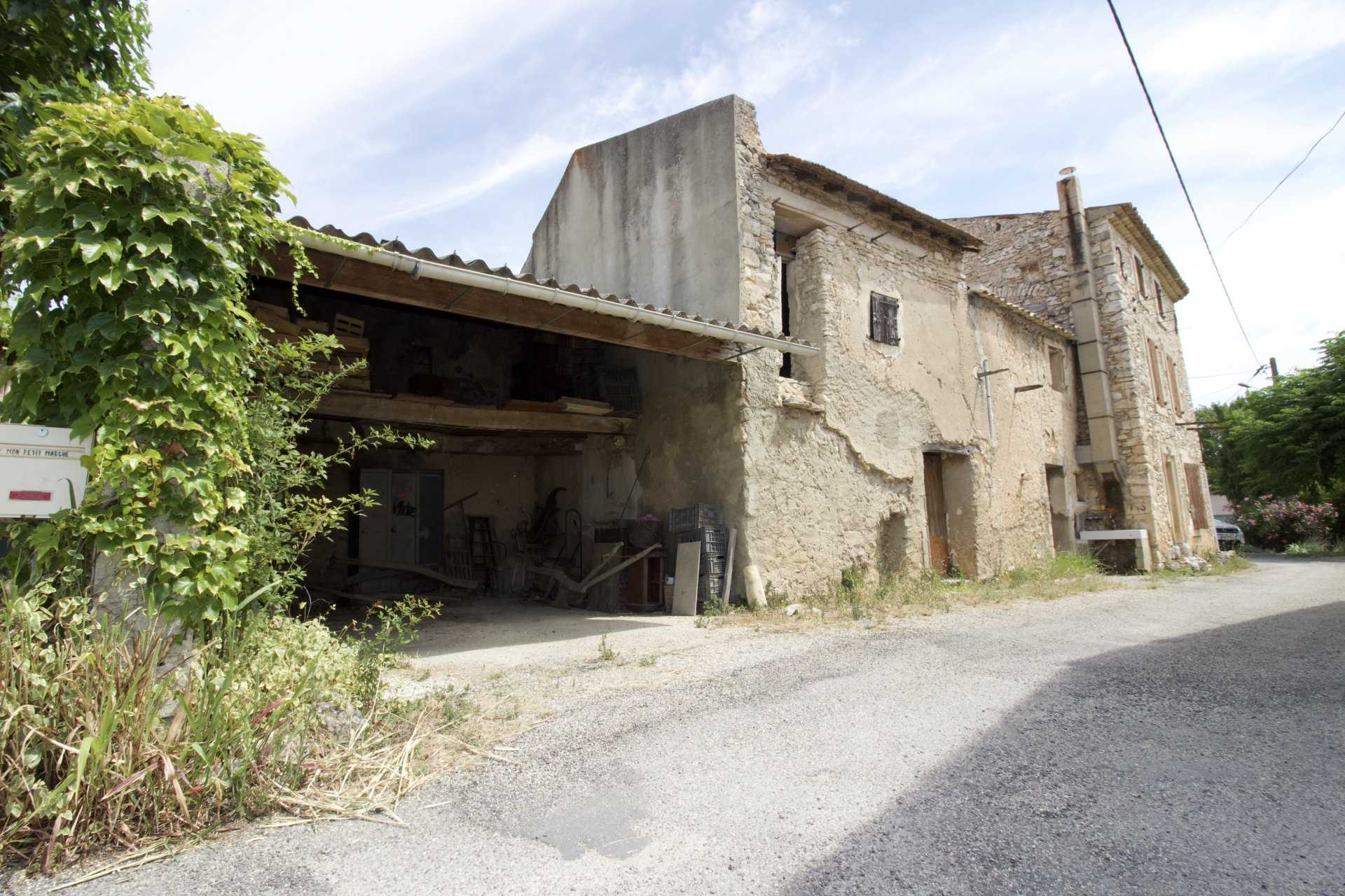 casa no Saint-Saturnin-lès-Apt, Provença-Alpes-Costa Azul 10956122