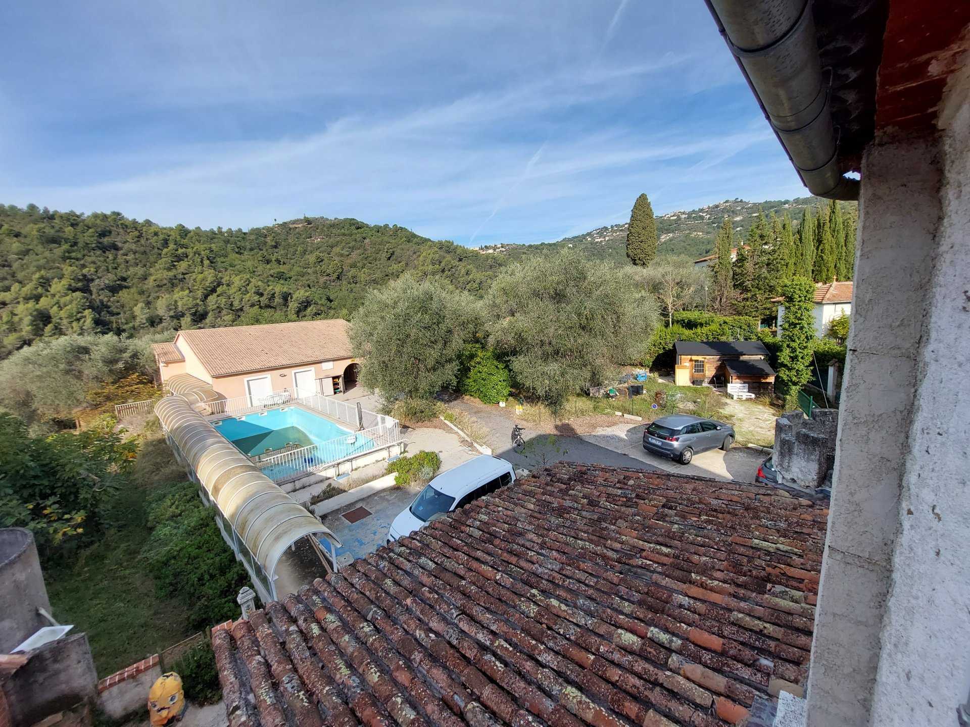 Hus i Berre-les-Alpes, Provence-Alpes-Cote d'Azur 10956130